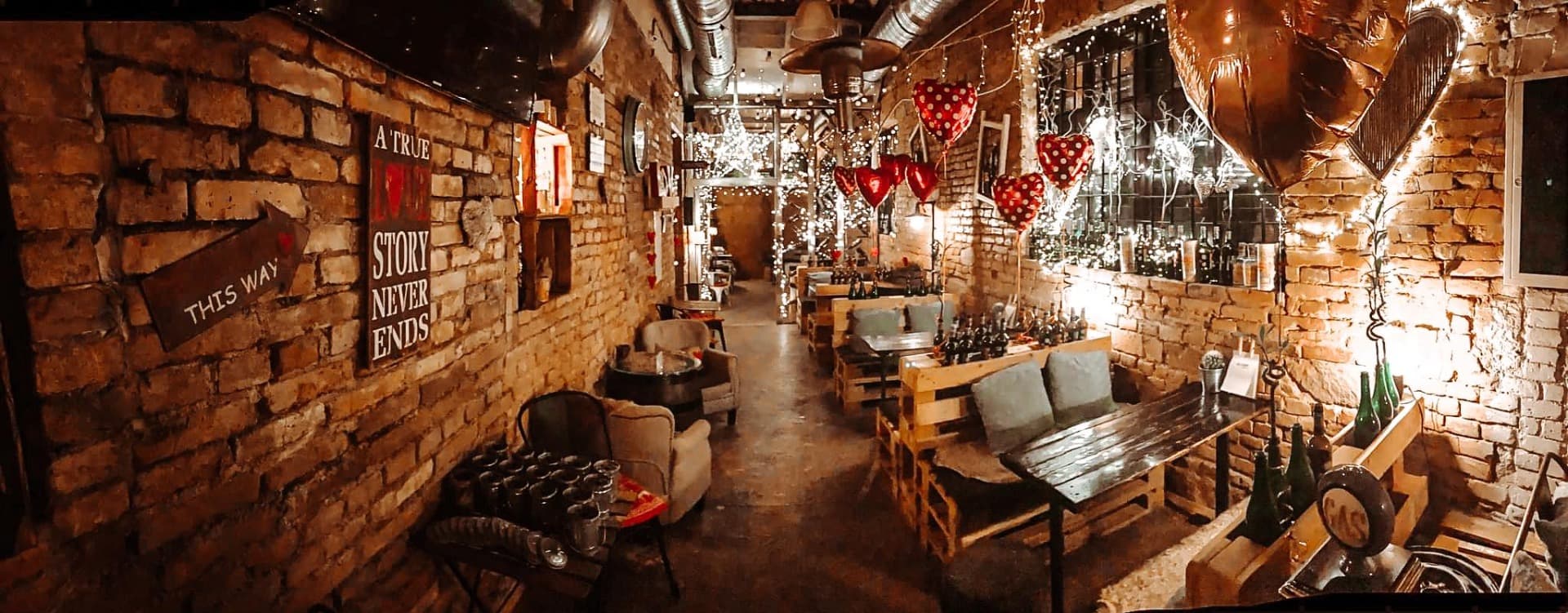 Logo Big Story Caffe&Bistro – burger reštaurácia v meste Bánovce nad Bebravou
